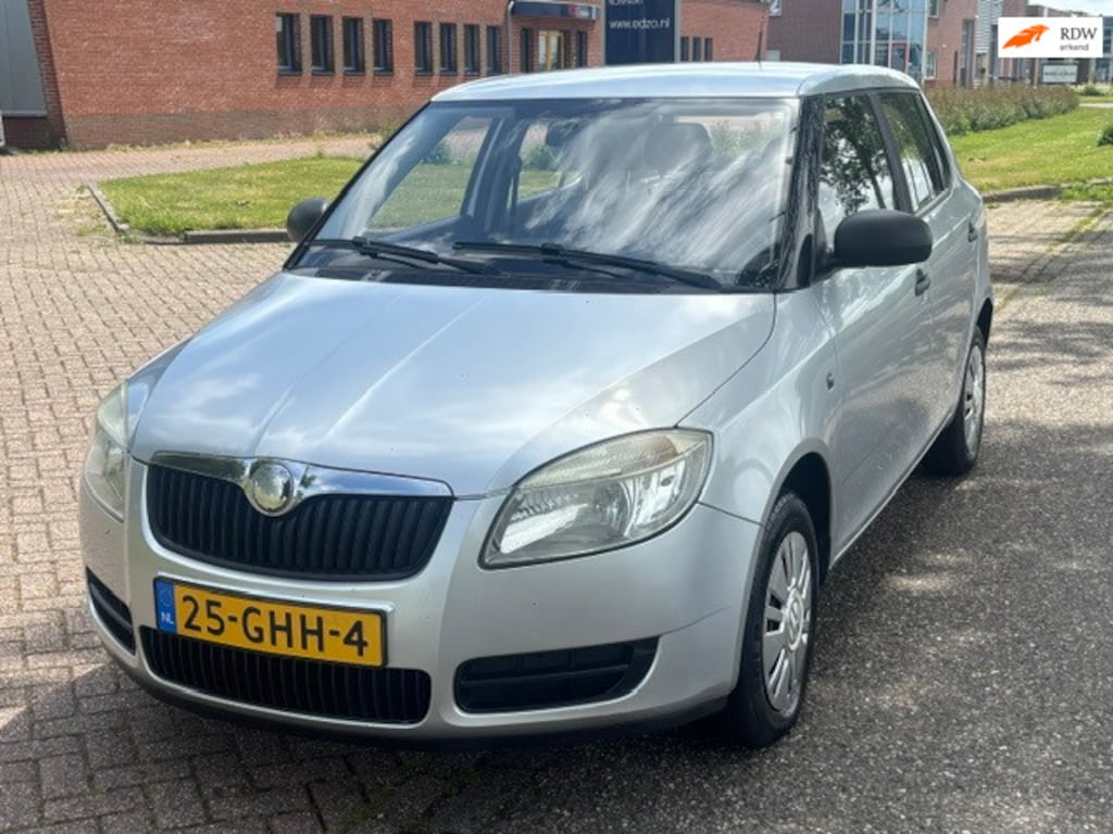 Skoda Fabia 1.2 Classic 5-Drs Stuurbekrachtiging Audio-USB/Bluetooth Getint glas Colorpakket ABS 2 x airbag Dealeronderhoud Nw Apk