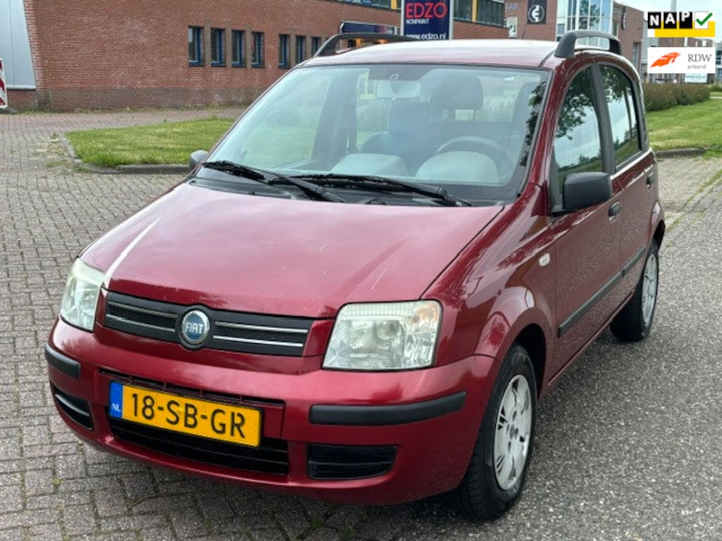 Fiat Panda 1.2 Class 5-Drs Stuurbekrachtiging Airco Electric pakket Audio/CD Dakrails ABS Getint glas Dealeronderhoud Nieuwe Apk!