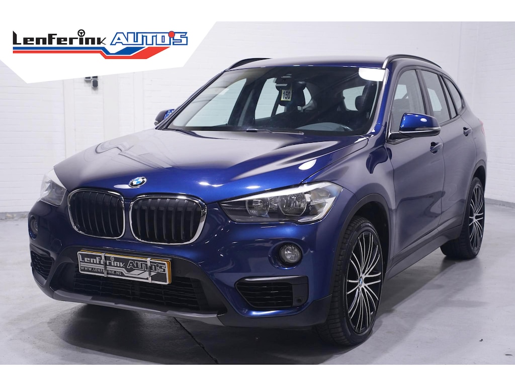 BMW X1 sDrive18i Advantage Navi Sportstoelen Clima Stoelverwarming PDC v+a 19 Inch velgen
