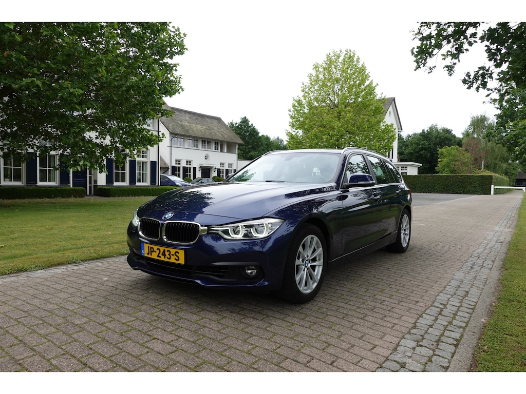 BMW 3-Serie Touring 330i Centennial Executive | Trekhaak | LED | Navi | PDC |