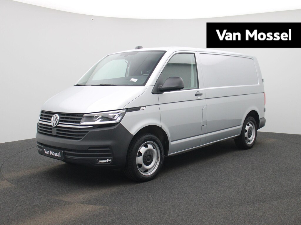 Volkswagen Transporter 2.0 TDI L1H1 150PK GVW 3.200KG | Automaat | Trekhaak | Multifunctioneel Stuurwiel | Verwarmbare Voorruit | Parkeersensoren Voor + Achter | Airco | LED-Koplampen | Adaptive Cruise Control | App-Connect | Achteruitrijcamera | DAB + |