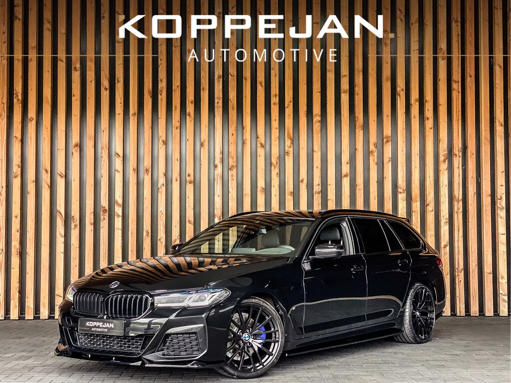 BMW 5-Serie Touring 520i 184PK Automaat M-Sport | LASER LED | COMFORTSTOELEN | CAMERA | STOELVERWARMING | SHADOW LINE |