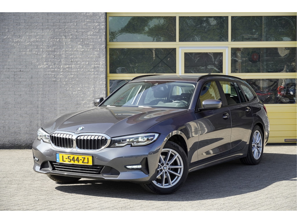 BMW 3-Serie Touring 318i Business Edition BJ2021 Lmv 17" | Led V+A | Pdc | Elek. trekhaak | Elek. achterklep | Navi | Virtual cockpit | Climate control | Cruise control | Verwarmde voorstoelen | Getint glas