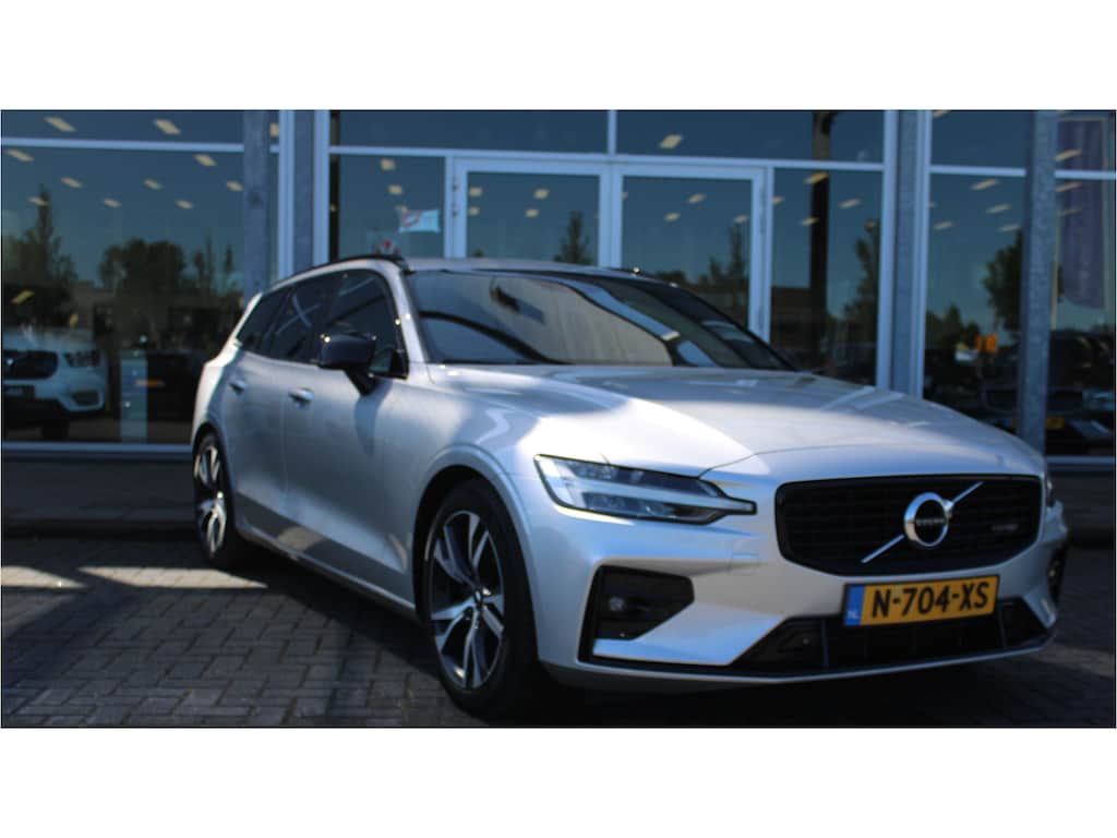 Volvo V60 B4 197 PK Automaat R-Design | Schuif/Kantel Dak | Sportstoelen | H&K Audio | Trekhaak | Verw. Stoel&stuurwiel | BLIS |