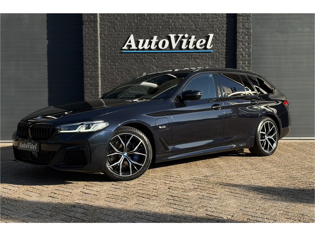 BMW 5-Serie Touring 530e xDrive M-Sport | Panodak | Trekhaak | Comfort Leder | Comfort Access | Memory