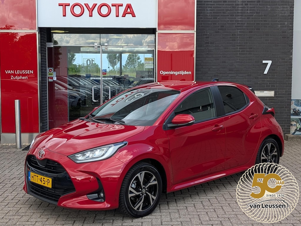 Toyota Yaris 1.5 Hybrid 115 Dynamic STOEL- & STUURVERWARMING PARKEERSENSOREN V+A DODEHOEKDETECTIE