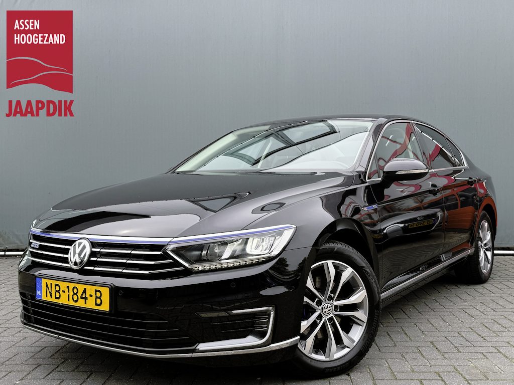 Volkswagen Passat BWJ 2016 1.4 TSI GTE 231 PK Connected Series TREKHAAK | FULL LED | CARPLAY + ANDROID | NAVI | CLIMA | CRUISE | LMV | PDC