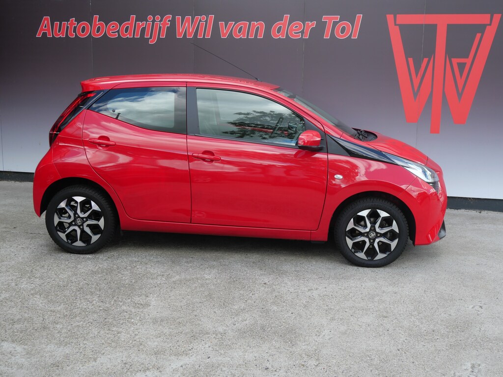 Toyota Aygo 1.0 VVT-i X-PLAY | CAMERA | CARPLAY | NAVIGATIE | ALL-SEASON | APK 03-2027!!
