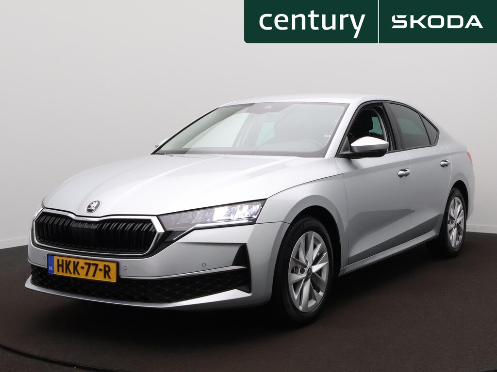 Skoda Octavia First Edition 1.5 TSI m-HEV 85 kW / 115 PK Hatchba Automaat - Navigatie - Clima - 17 Inch - Camera