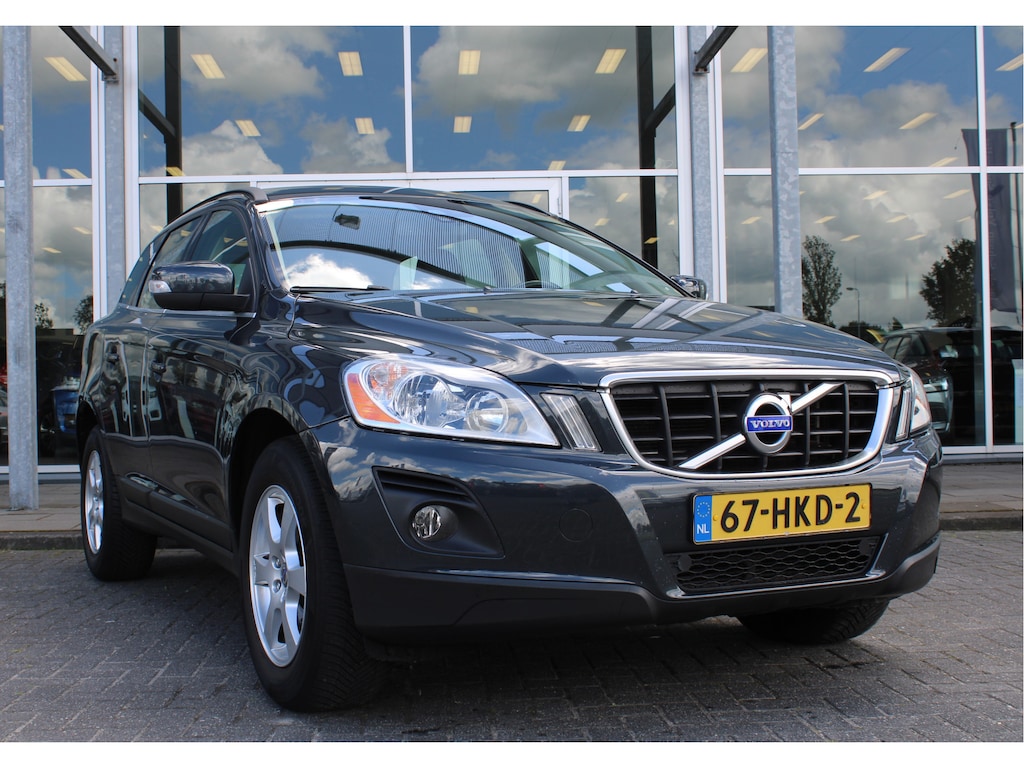 Volvo XC60 3.0 T6 286PK Automaat AWD Momentum | 6 Cilinder | Trekhaak | Leder | Parkeersensoren achter | Cruise Control | Climate Control |