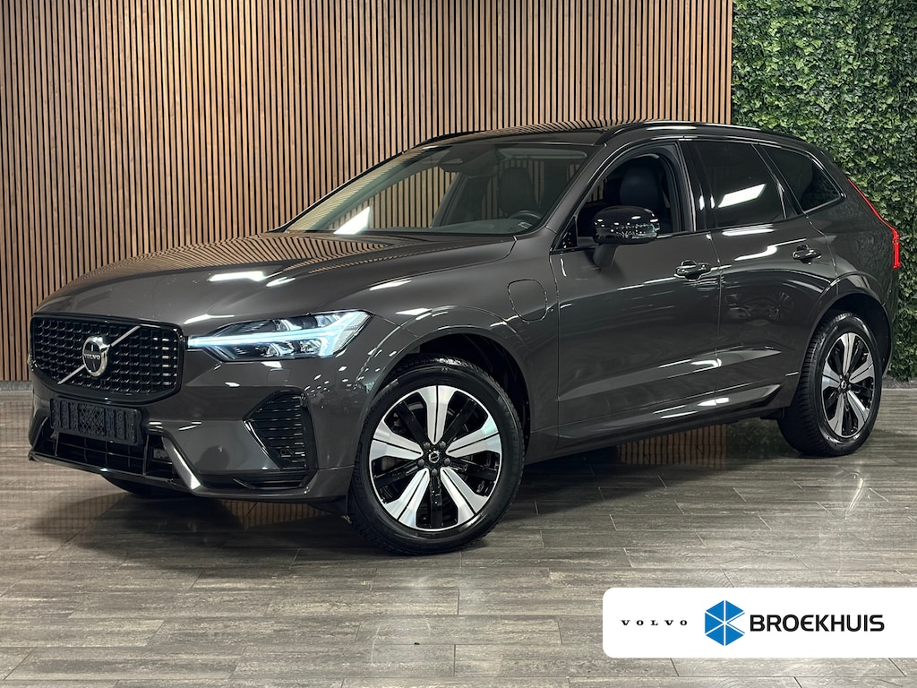 Volvo XC60 T6 AWD Recharge Plus Dark | Harman Kardon | All Season banden | Adaptieve Cruise Control | Stoelverwarming voor+achter | Stuurwielverwarming | Standkachel met Volvo On Call App | Full LED Meesturende koplampen | Pilot Assist | Elektrische voorstoelen geheugen | Lederen bekleding | Zitting verlenging voorstoelen | Schuifdak | Parkeercamera | Google Infotainment | Keyless Drive | Parkeersensoren voor+achter | Privacy Glass | DAB Radio | Apple Carplay/Android Auto | Draadloos telefoon opladen | Volvo On Call met mobiele App functie | Platinum Grey Metallic |