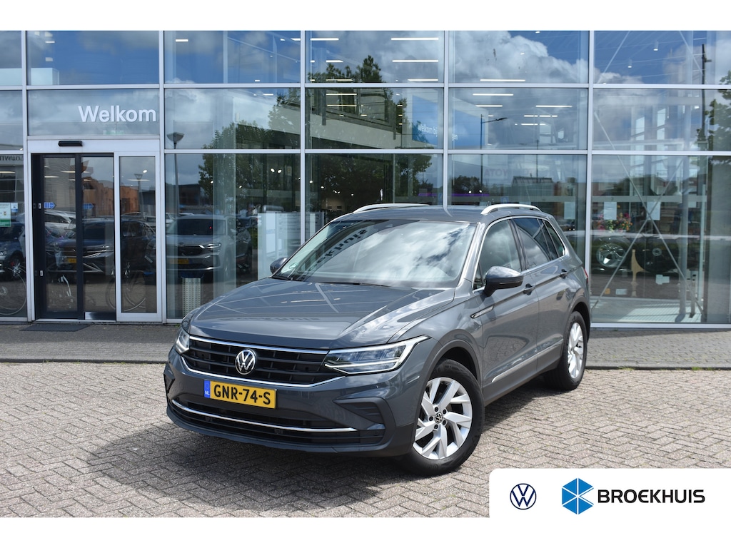 Volkswagen Tiguan 1.5 TSI 150PK DSG-7 Life Edition | TREKHAAK | CAMERA | STUUR + STOELVERW. | 18 INCH | APP CONNECT.