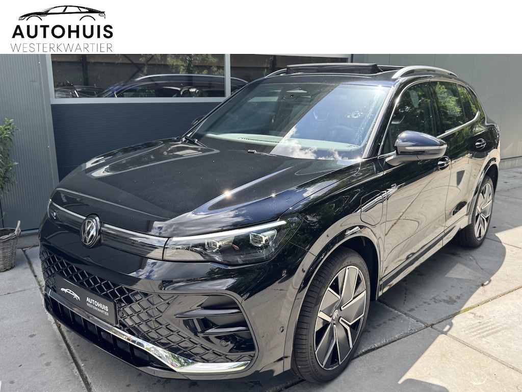 Volkswagen Tiguan 1.5 272pk eHybrid R-Line Edition Virtual Cockpit Panoramadak Trekhaak Massage Camera Keyless Assistentie pakket