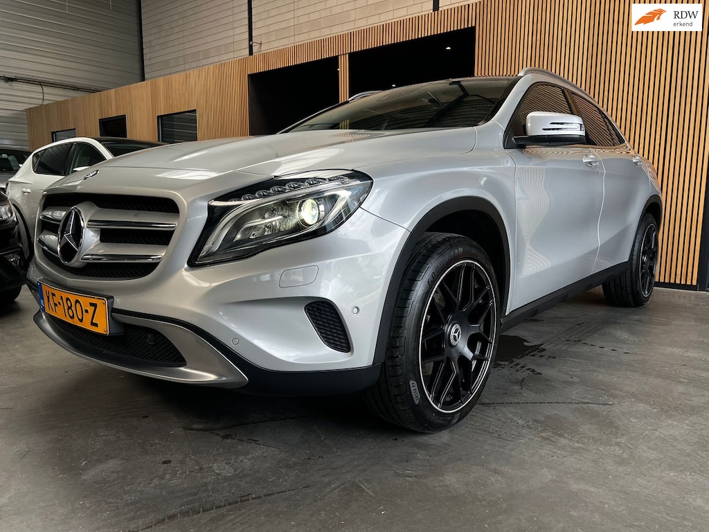 Mercedes-Benz GLA 250 Prestige Pano|Camera|Trekhaak|stoelverw|Carplay|Cruise|