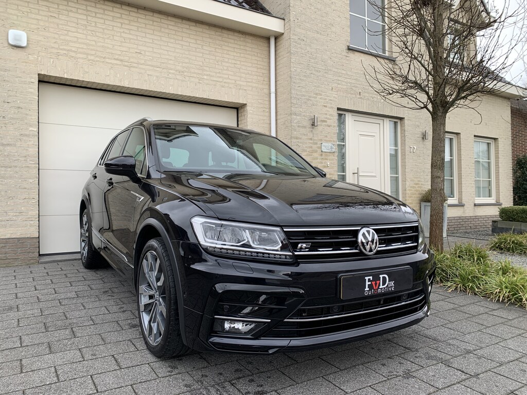 Volkswagen Tiguan 2.0 TSI 190pk 4Motion 3x R-line DSG Panoramadak VirtualCockpit ACC Sportstoelen Led Carplay Camera 20" Trekhaak Pdc