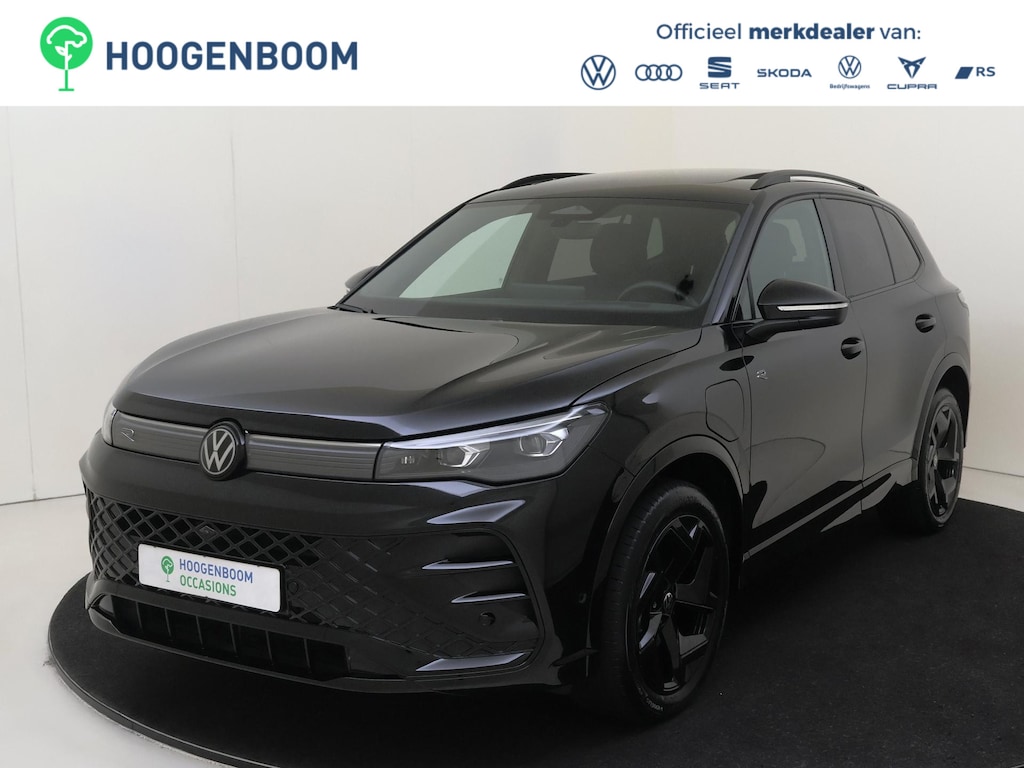 Volkswagen Tiguan 1.5 eHybrid R-Line Edition | SoH 100% | Panoramadak | Lederen bekleding ‘Varenna’ | Trekhaak | Head-up display | 360 camera | Adaptieve demping | Black style |