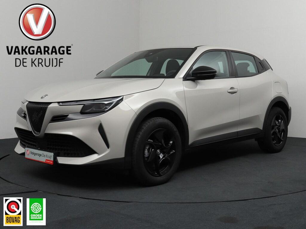 Alfa Romeo Junior 1.2 Turbo Hybrid Ibrida | Apple Carplay | Airco | LED | ACC!
