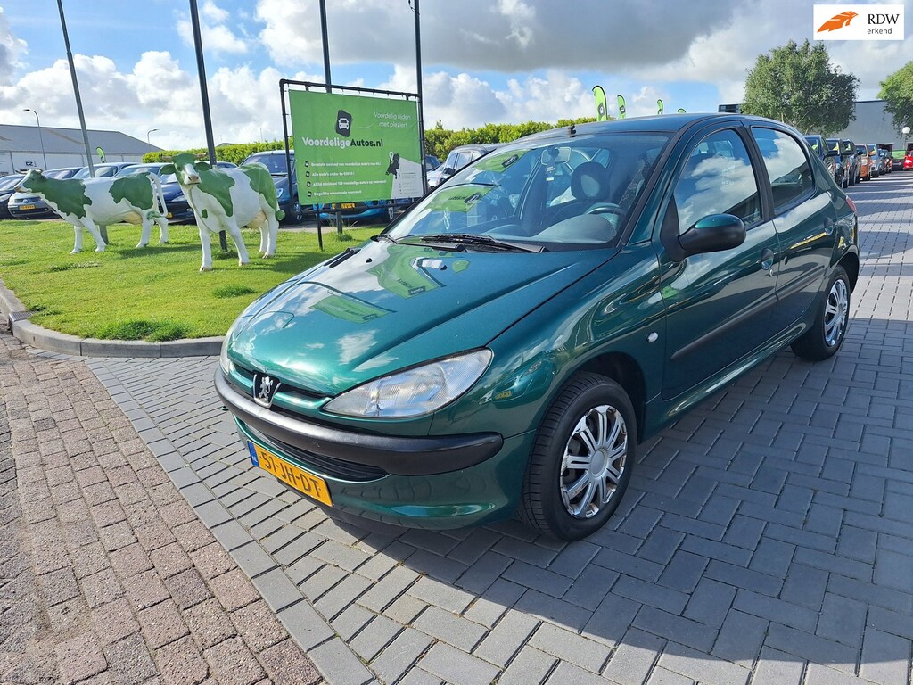 Peugeot 206 1.4 XT / AUTOMAAT / APK juni 2027