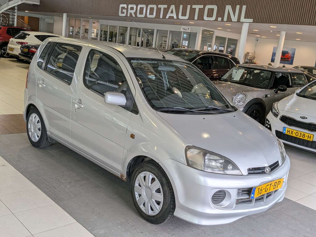 Daihatsu YRV Young RV 1.3-16V VTi Trekhaak, Stuurbekrachtiging
