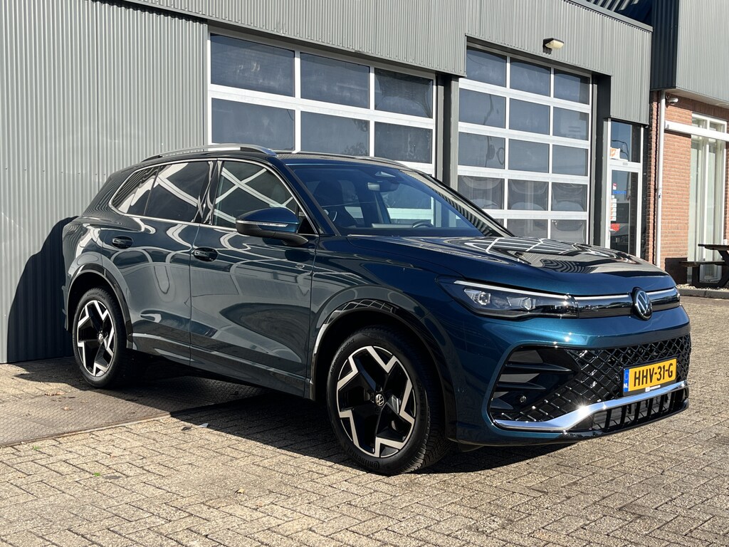 Volkswagen Tiguan 2.0 TDI R-Line Stoelverwarming Massage Apple carplay Virtueel display Achterruitrij camera Navigatiesysteem