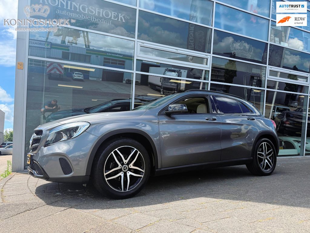 Mercedes-Benz GLA 180 Premium Plus