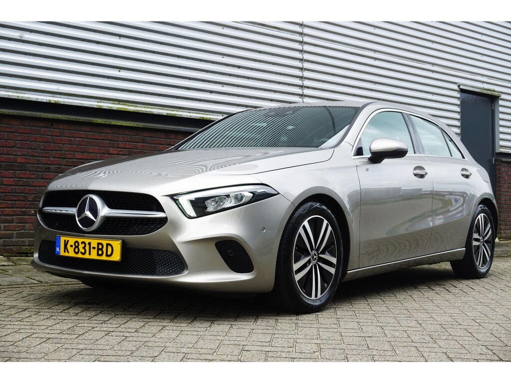 Mercedes-Benz A-klasse 180 Luxury/Sportstoelen/leer/Sfeerverlichting/ Widescreen/Carplay.
