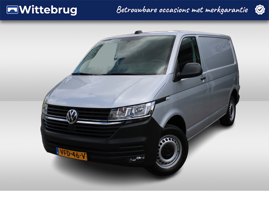 Volkswagen Transporter 6.1 2.0 TDI 110pk L1H1 30 Comfortline / Navigatie / Parkeersensoren A. / Cruise control / APP Connect / Verwarmb voorruit