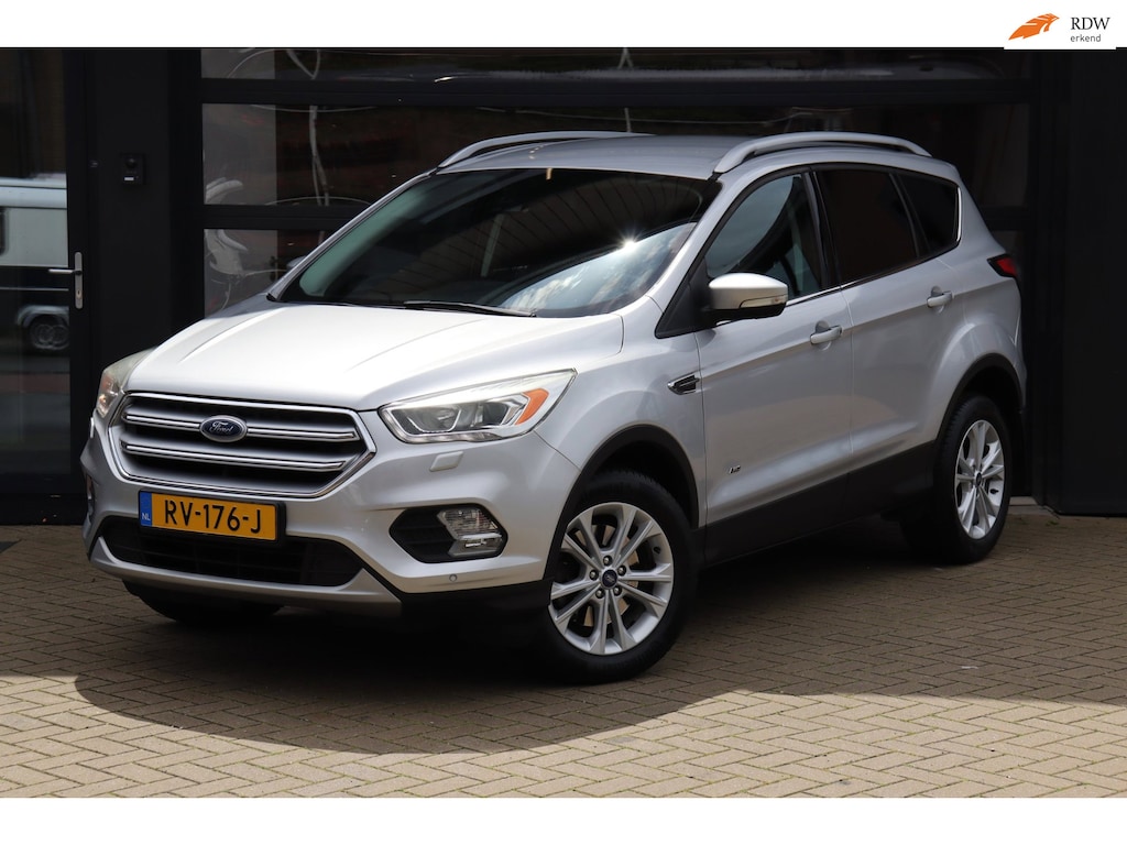 Ford Kuga 1.5 Titanium 4WD | 182PK | 4x4 | Cruise | Navi | Camera | Stoel/Stuur Verwarming | Clima | Ambient Light |