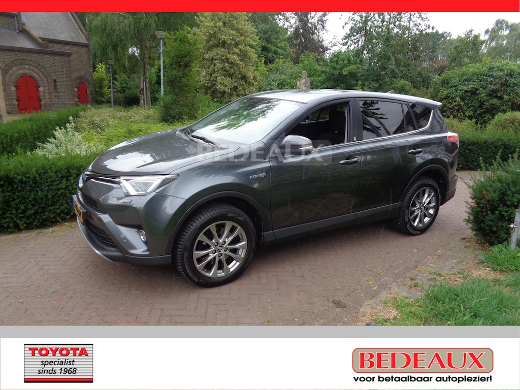Toyota RAV4 2.5 VVT-i Hybrid 197pk AWD Aut Edition met 1650 kg trekgewicht, rijklaar met dealeronderhoud en 12 maanden BOVAG garantie.