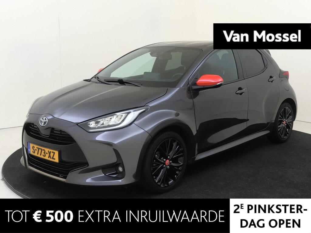 Toyota Yaris 1.5 Hybrid Executive | airco automatisch | Apple Carplay/Android Auto | Autonomous Emergency Braking | cruise control adaptief | dodehoek detectie | LED koplampen | lederen/stof bekleding | lichtmetalen Zwarte velgen 17" | navigatiesysteem full map | voorstoelen verwarmd
