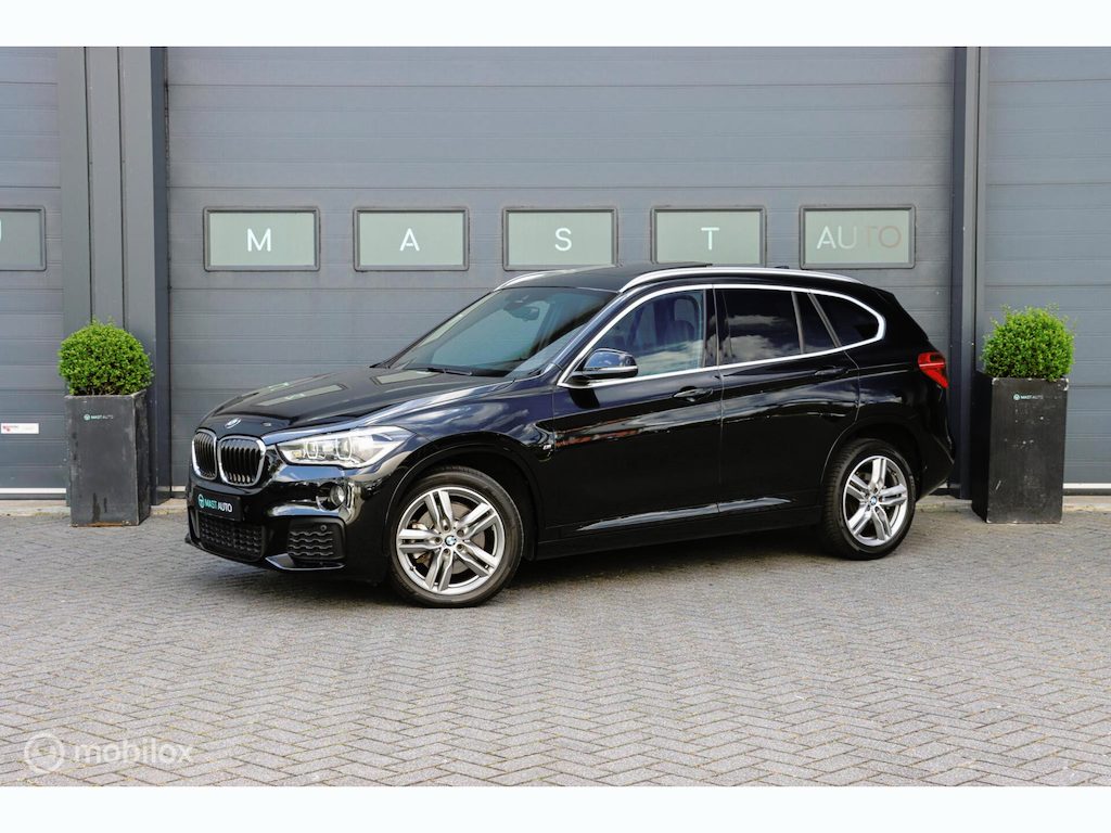 BMW X1 sDrive20i High Executive|M-Sport|HEAD-UP|LED|PANO|NAP