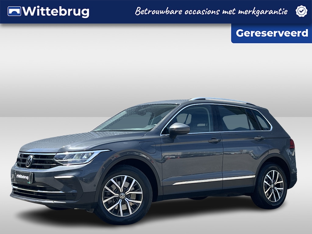 Volkswagen Tiguan 1.4 TSI eHybrid Life / Zwenkbare Trekhaak / Parkeersensoren V+A / Dodehoek Sensor / Stuur + Stoelverwarming / LED