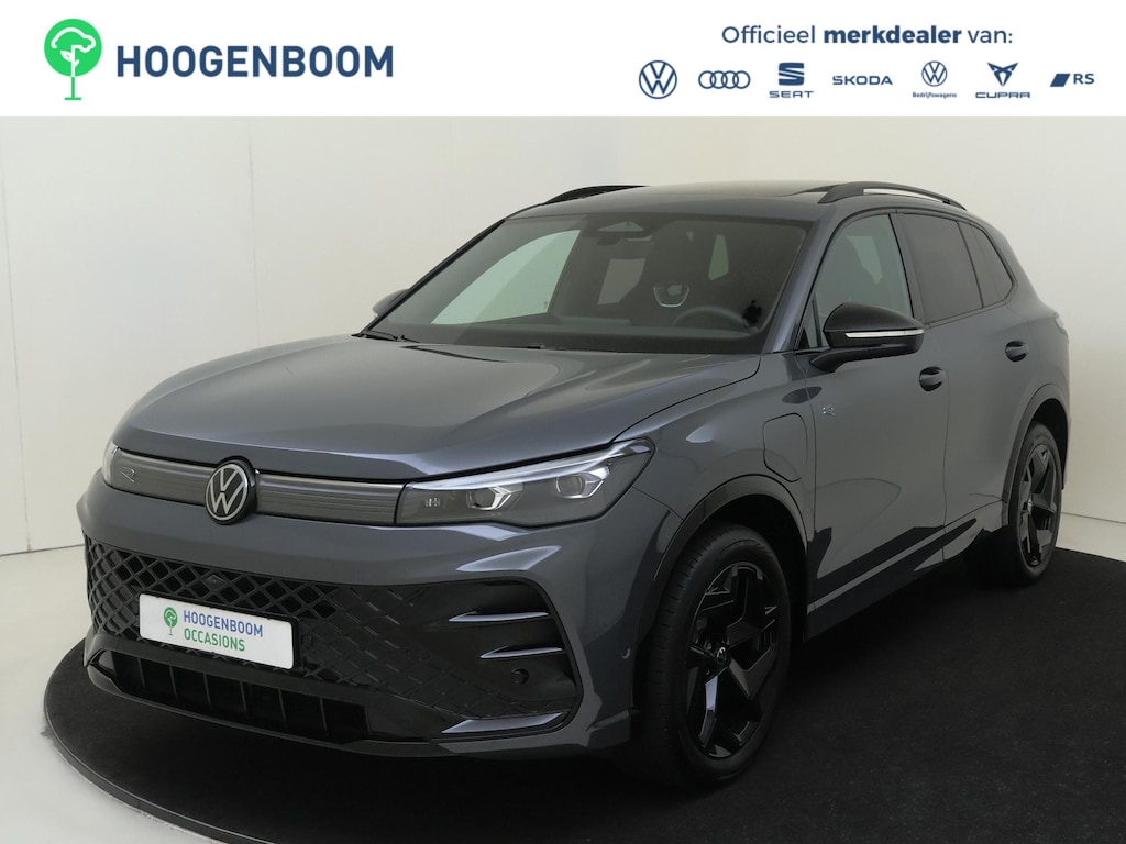 Volkswagen Tiguan 1.5 eHybrid R-Line Edition | SoH 97% | Panoramadak | Trekhaak | 360 camera | Adaptieve demping | Black style | Keyless | Stoel- en stuurwielverwarming | Parkeerassistent |