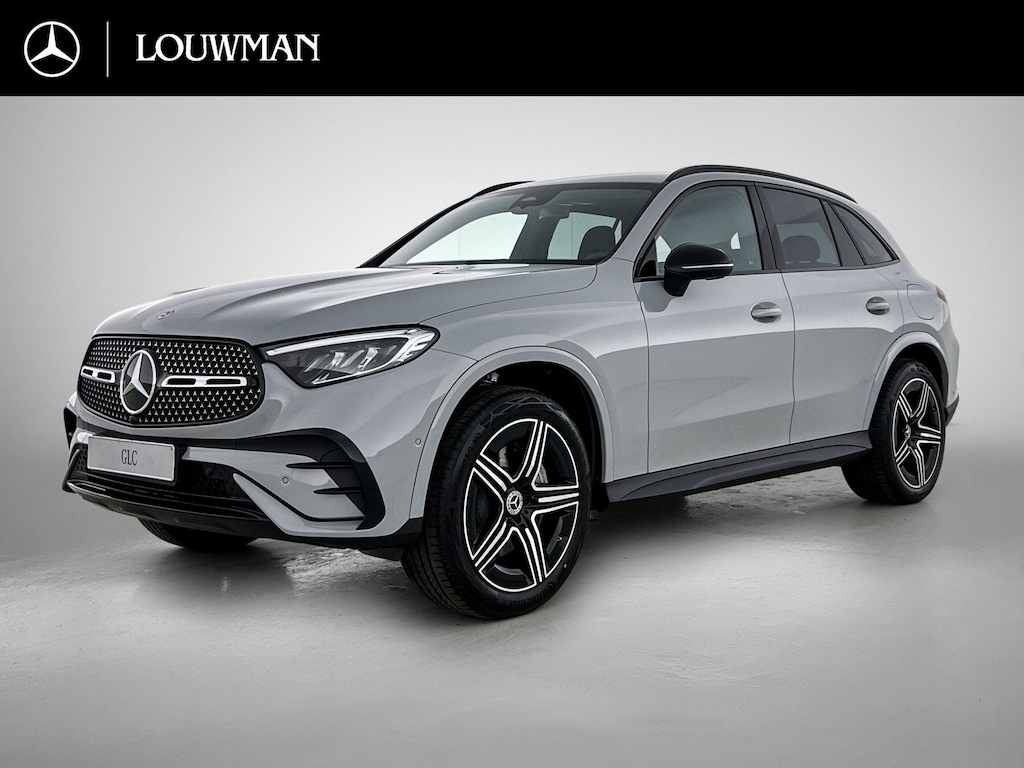 Mercedes-Benz GLC 300e 4MATIC Business Solution AMG | Advanced plus pakket | Nightpakket | Trekhaak | Middenconsole metaalstructuur | 20 inch vijfspaaks lichtmetalen AMG-velgen | URBAN GUARD Plus | Warmtewerend, donkergetint glas |