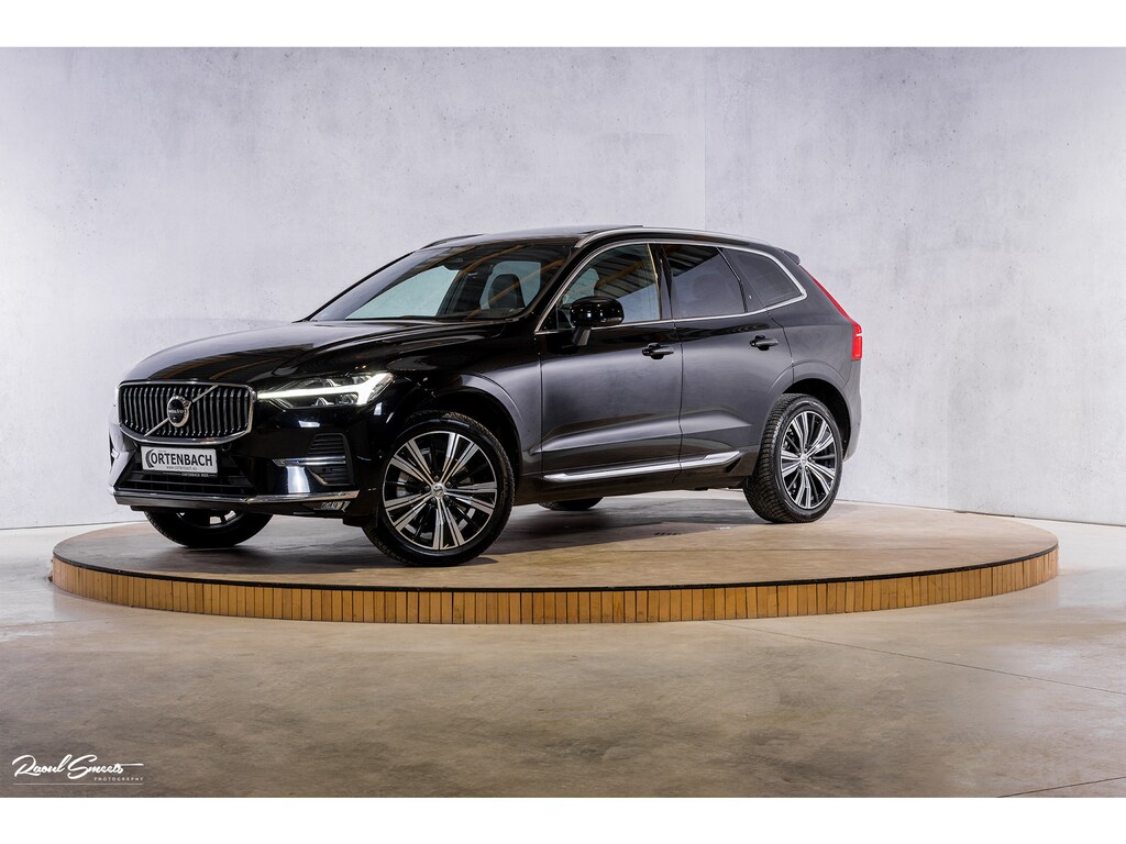 Volvo XC60 B4 Ultimate Bright | Adaptieve cruise | Panoramadak | Zwenkbare trekhaak | Head-up | Blis |