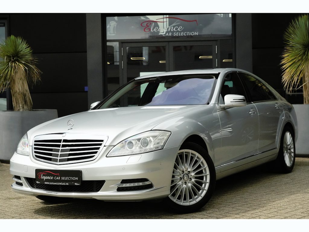 Mercedes-Benz S-klasse 350 Prestige | 306PK | Schuifdak | HarmanKardon | NightVision | Leder | Mercedes-Benz S-Klasse 350 Prestige 306 PK met 3.5 V6 benzinemotor, schuif/-kanteldak, Harman Kardon premium audio, NightVision, adaptieve cruise control, achteruitrijcamera, luchtvering, led