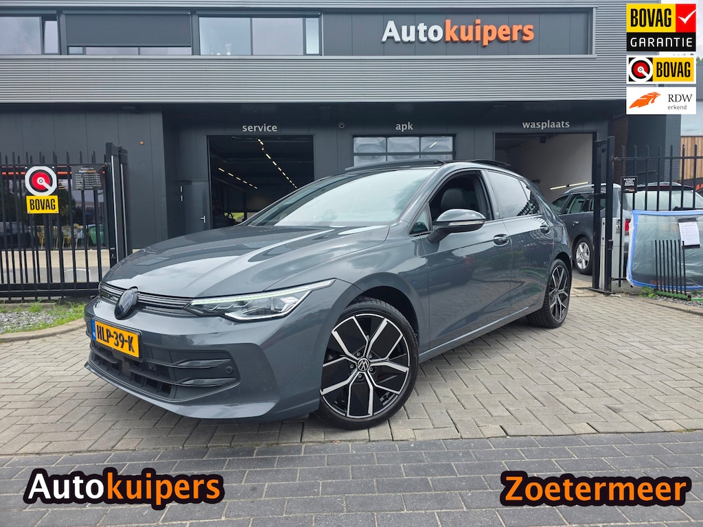 Volkswagen Golf 1.5 eTSI Oranje Edition | Met o.a. achteruitrijcamera, AppleCarPlay/AndroidAuto, panoramadak en cruise!