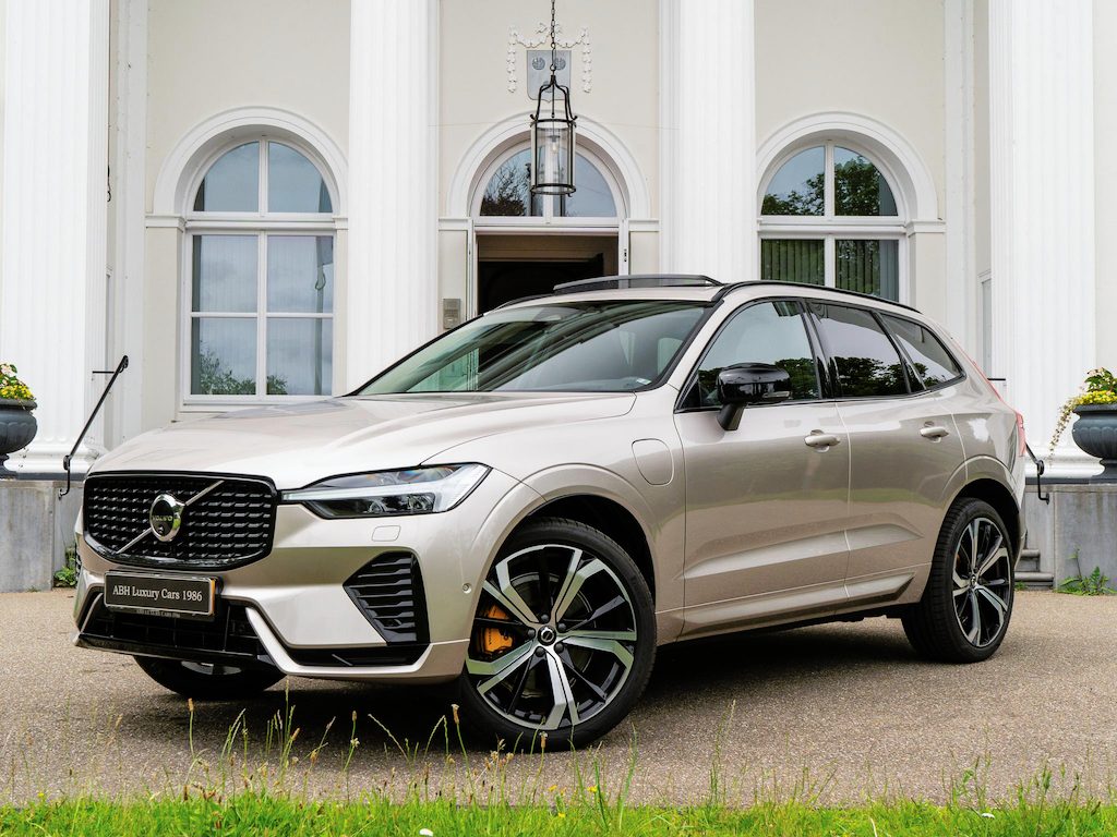 Volvo XC60 2.0 T6 AWD Plus Dark | Pano | Head-up | Harman K | 360 camera |