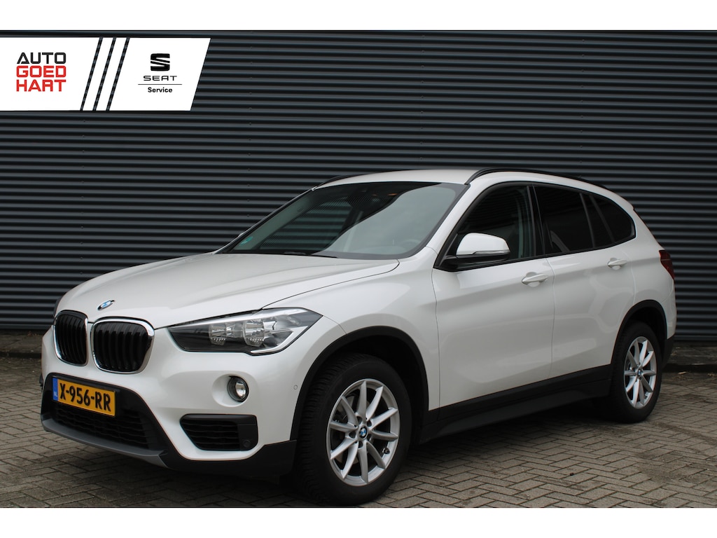 BMW X1 sDrive18i Executive Navigatie Wit-Metallic PDC