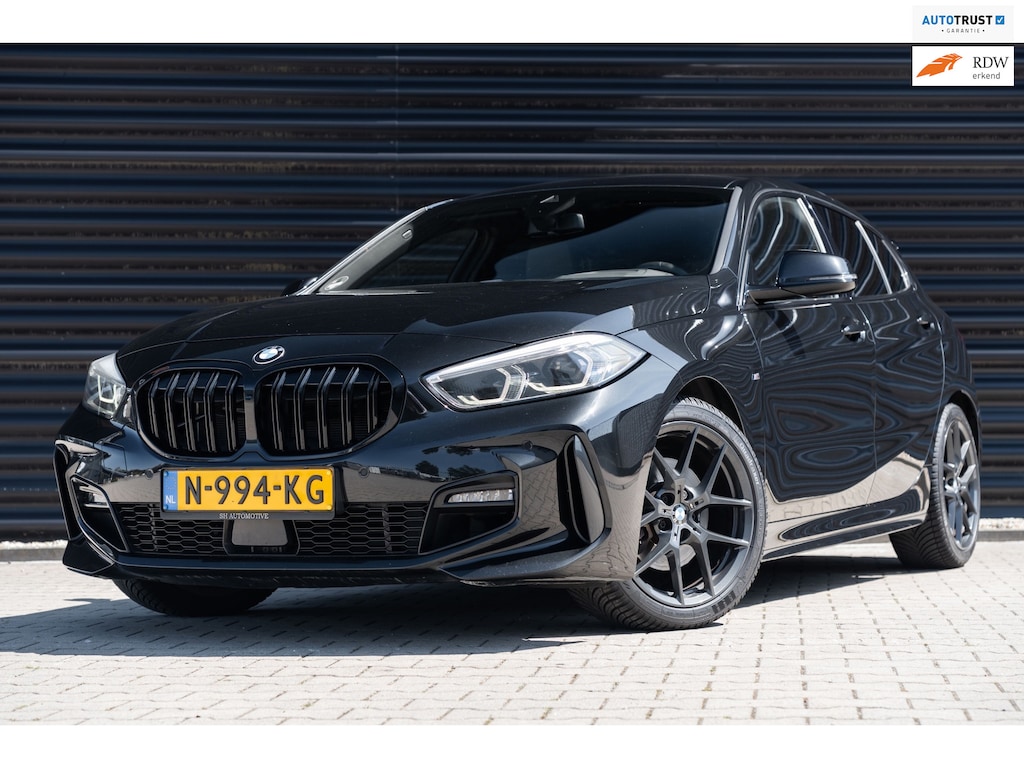 BMW 1-Serie 118i High Executive M sport / CARPLAY / MAXTON / SFEERVERLICHTING / STOELVERWARMING