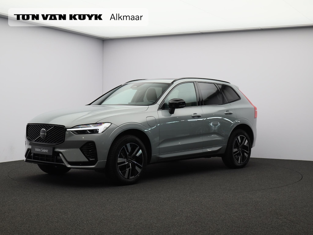 Volvo XC60 2.0 T6 Plug-in hybrid AWD Plus Dark / Pano. dak / Harman Kardon Audio / all season banden / Stoel- + stuurwielverwarming / Elektr. stoelverstelling / BLIS /