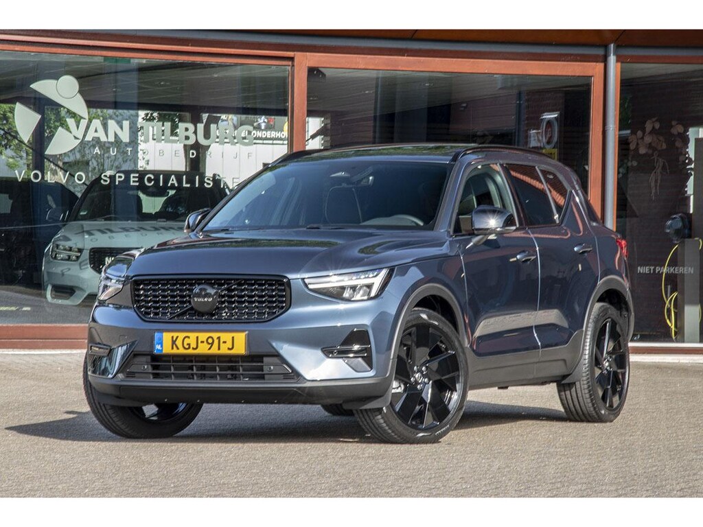 Volvo XC40 2.0 B4 PLUS BLACK EDITION