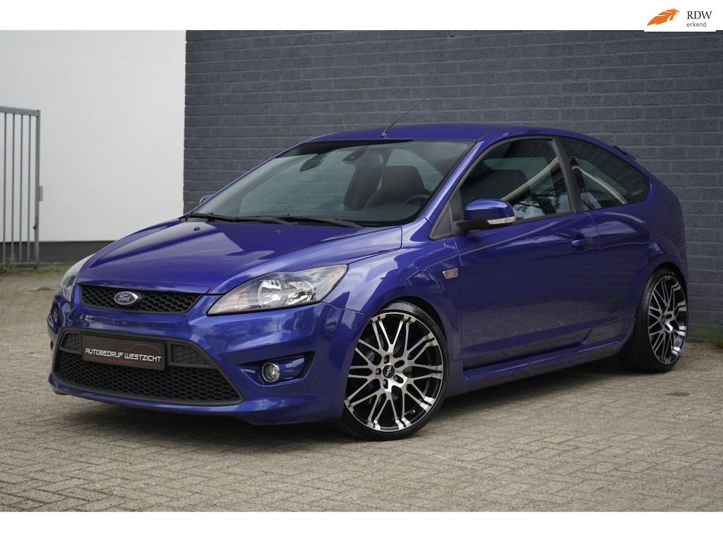 Ford Focus 2.5 ST 5 cilinder 225pk, Leder, 19 inch, verlaagd!