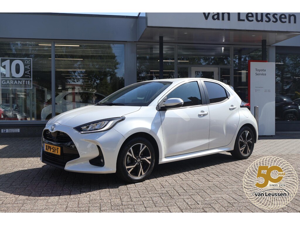 Toyota Yaris 1.5 HYBRID 115 STYLE STOEL-STUUR VERW. DODEHOEK LED KOPLAMPEN KEYLESS PARK.SENSOREN V+A