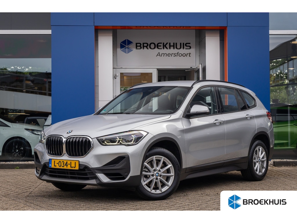 BMW X1 sDrive20i Business Edition Plus | 178pk | Head-up | Leder | Camera | Stoelverwarming | Navigatie | Elektrisch bedienbare achterklep | | Achteruitrijcamera | Cruise control | Elektrisch bedienbare achterklep