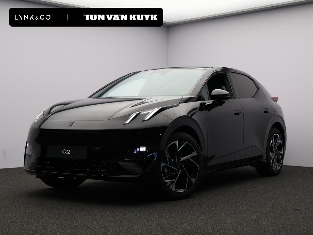 Lynk & Co 02 More 66 kWh MY27 Onyx Black | Gele Gordels!
