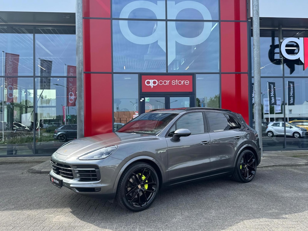 Porsche Cayenne 3.0 E-Hybrid | Panorama | Luchtvering | Bose | Dodehoek sensor | Stoel ventilatie | Sport Chrono