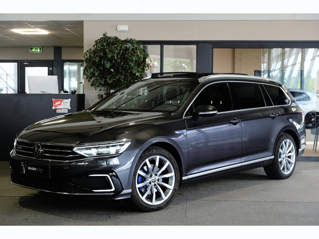 Volkswagen Passat Variant 1.4 TSI PHEV GTE 218PK Pano Volleder Cam Trekhaak Virtual Led