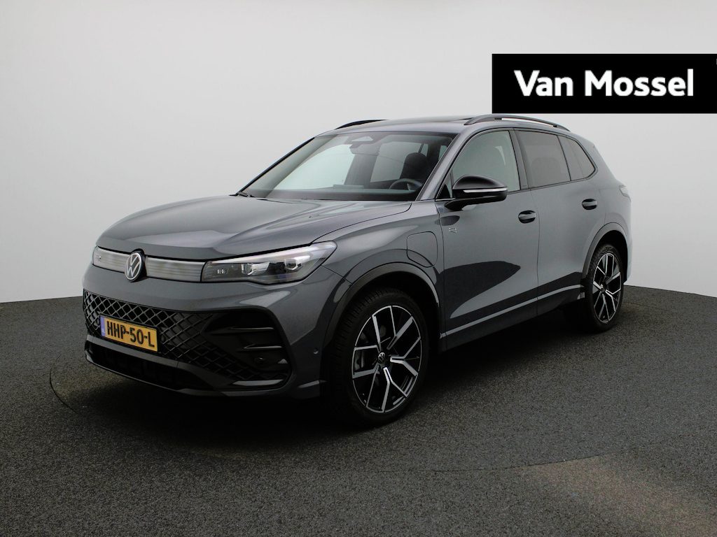 Volkswagen Tiguan 1.5 eHybrid R-Line Edition 204 PK| Origineel Nederlands | 1e Eigenaar | Navigatie | Achteruitrijcamera | Digitale Cockpit | Black Style | Dodehoekdetectie