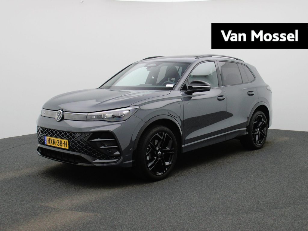 Volkswagen Tiguan 1.5 eHybrid R-Line Edition 204 PK| Origineel Nederlands | 1e Eigenaar | Panoramdak | Navigatie | Achteruitrijcamera | Achterklep Elektrisch | Stoelverwarming | Stuurwielverwarming